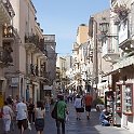 301 De winkelstraat van Taormina